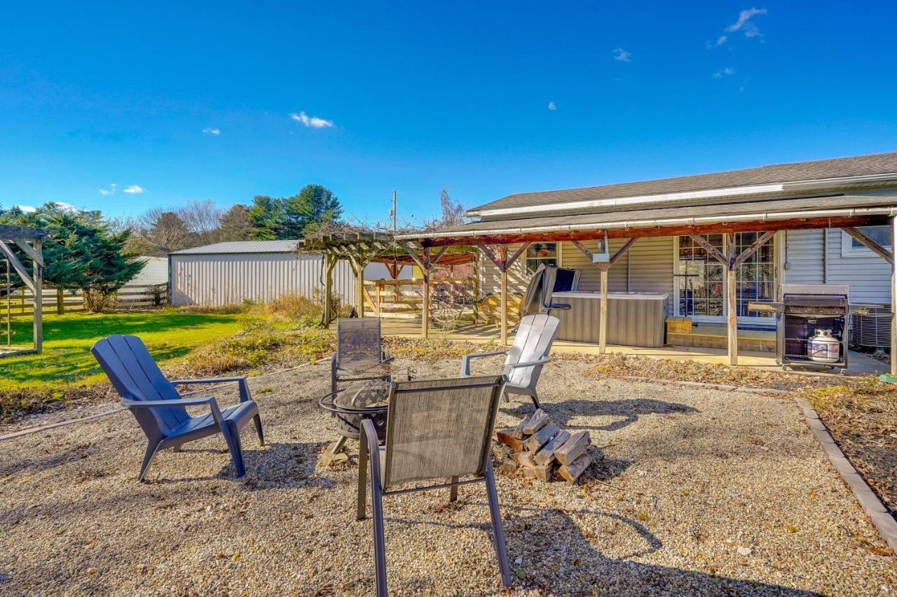 Hocking Hills Hideaway With Hot Tub And Fire Pit! Logan Exterior foto