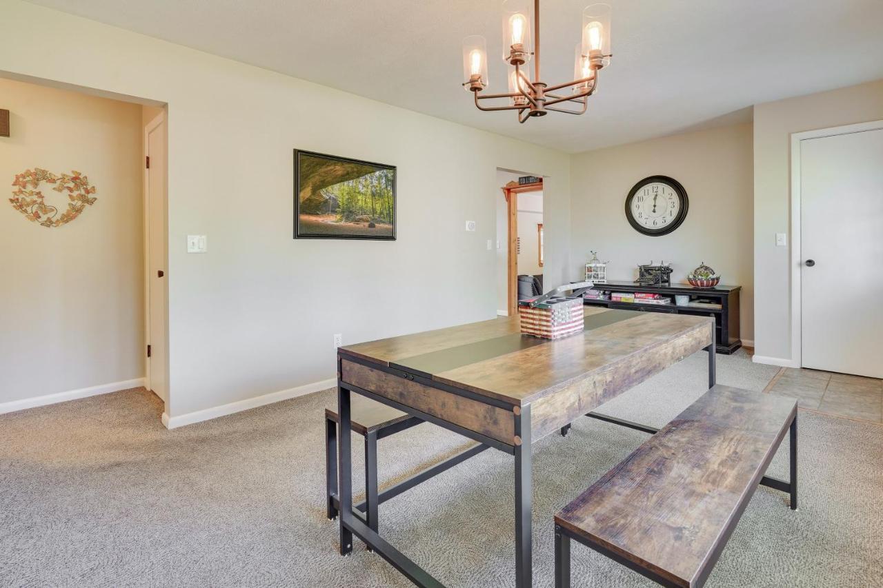 Hocking Hills Hideaway With Hot Tub And Fire Pit! Logan Exterior foto