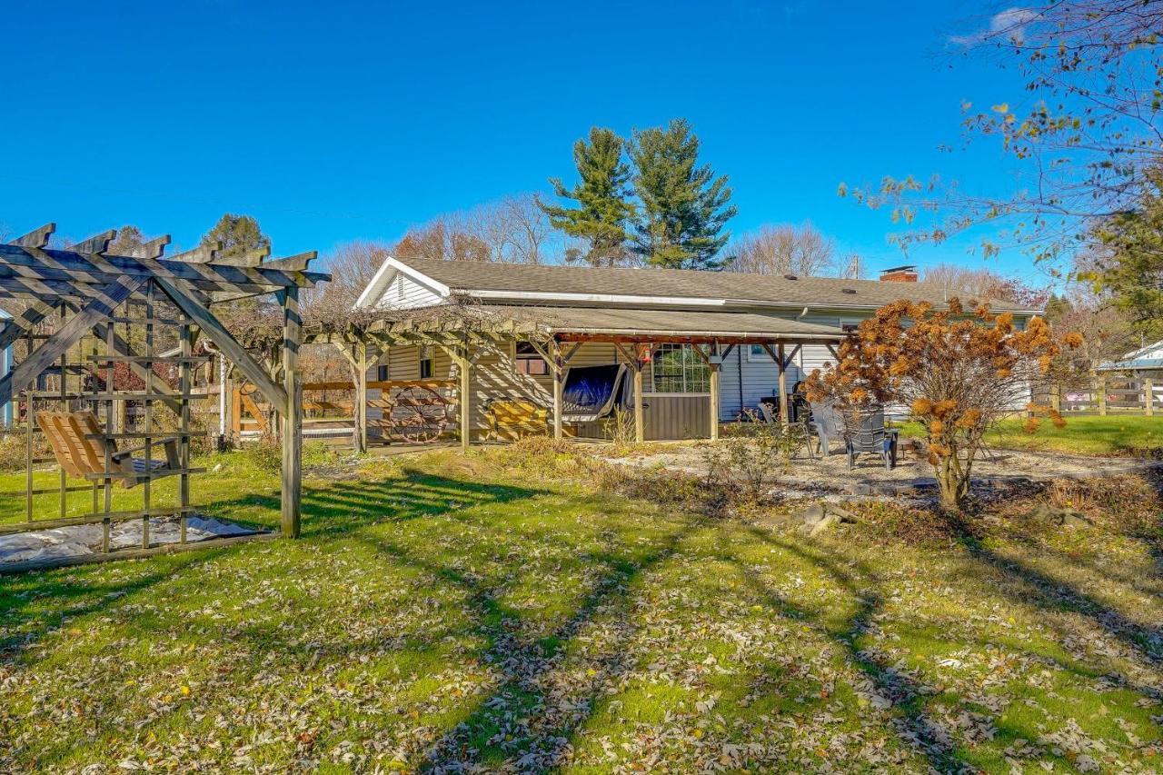 Hocking Hills Hideaway With Hot Tub And Fire Pit! Logan Exterior foto