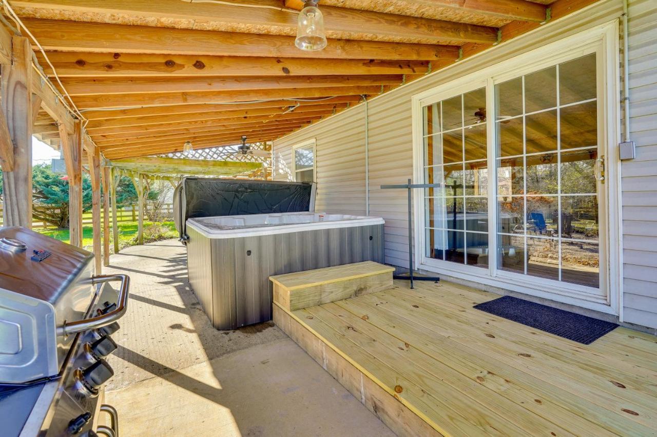 Hocking Hills Hideaway With Hot Tub And Fire Pit! Logan Exterior foto