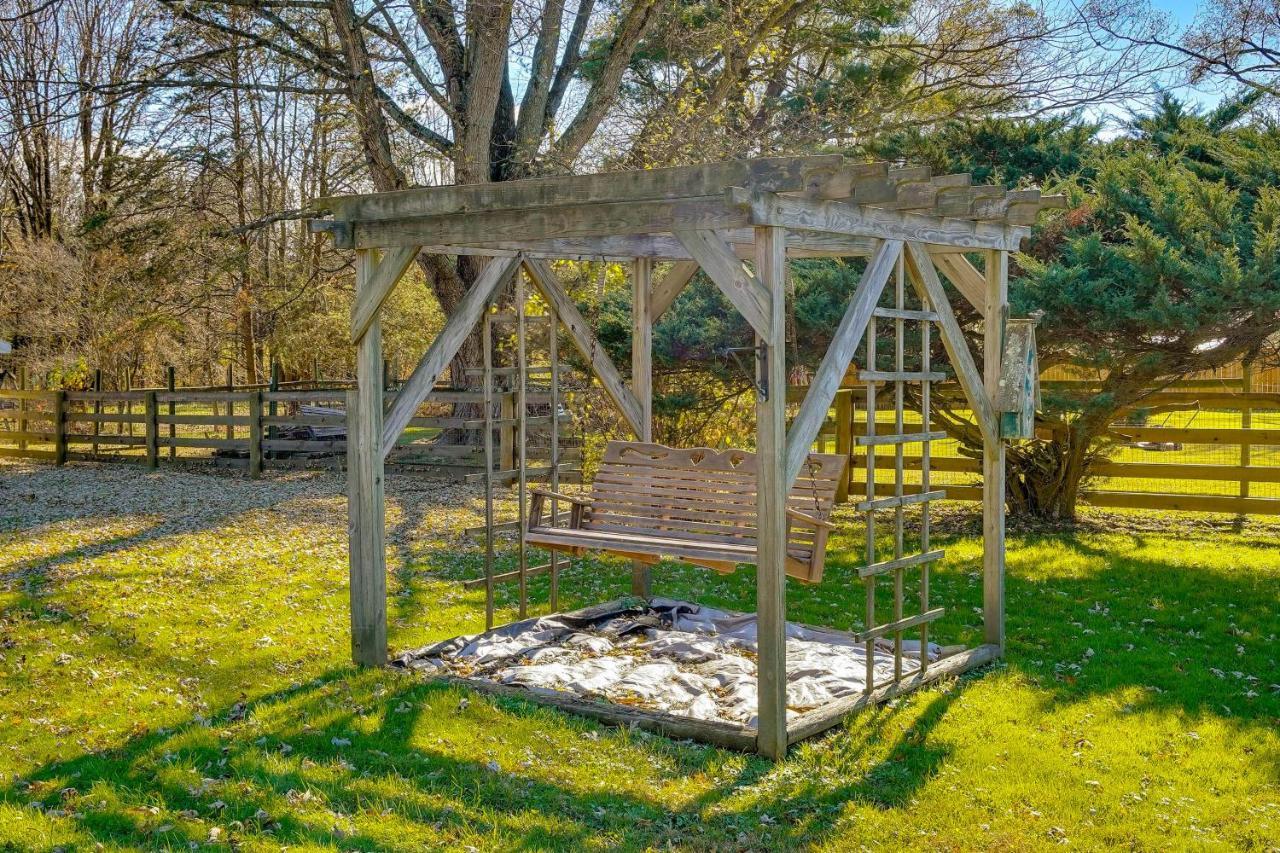 Hocking Hills Hideaway With Hot Tub And Fire Pit! Logan Exterior foto